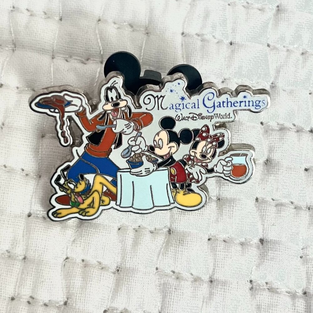 Disney- Magical moments Minnie, Mickey, Pluto, and Goofy pin